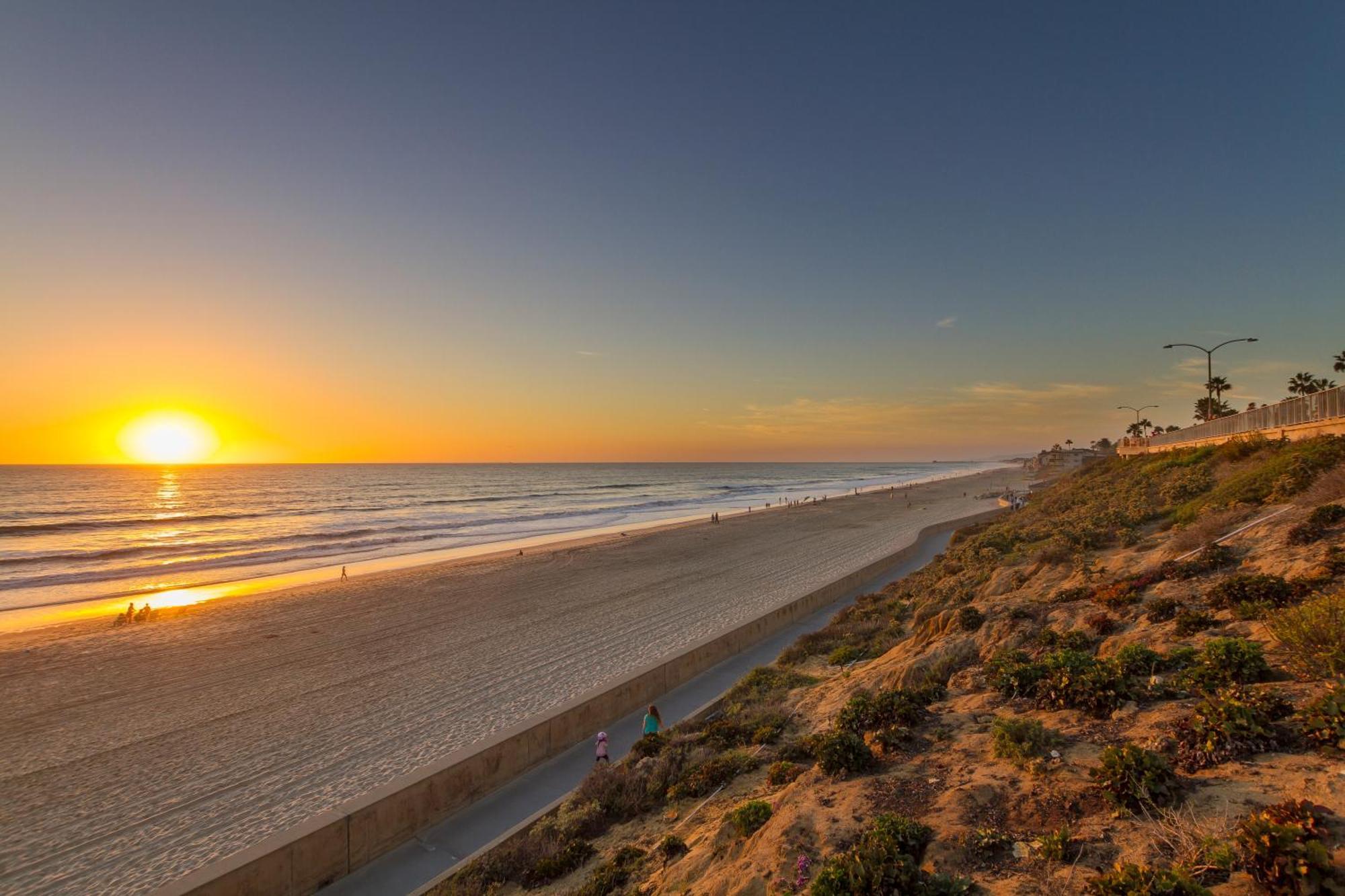 90 Walk Score - Steps To Beach & Dining - Reserved Parking Lejlighed Carlsbad Eksteriør billede